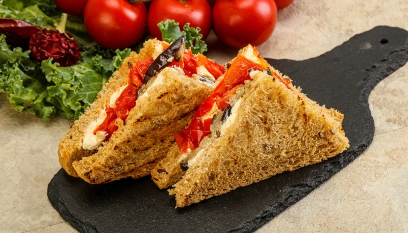 Club sandwich aubergines-moutarde
