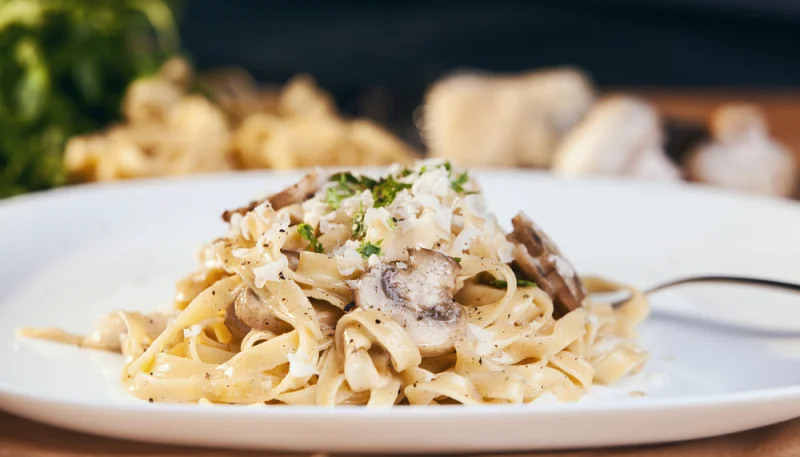 Tagliatelles au gorgonzola et aux champignons