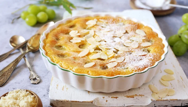 Gâteau aux raisins blancs et amandes