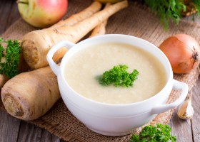 Velouté de panais à l'ail et à la crème