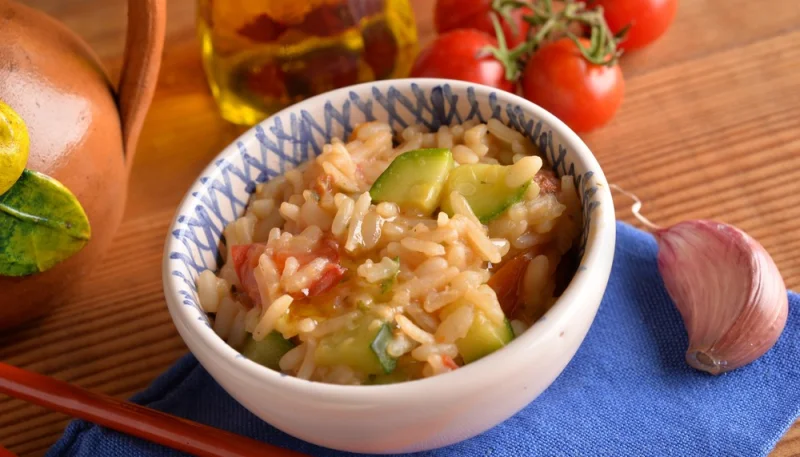 Riz aux courgettes et à la tomate