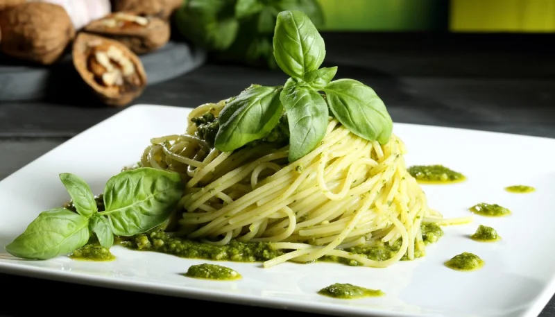 Spaghetti de konjac au pesto vert