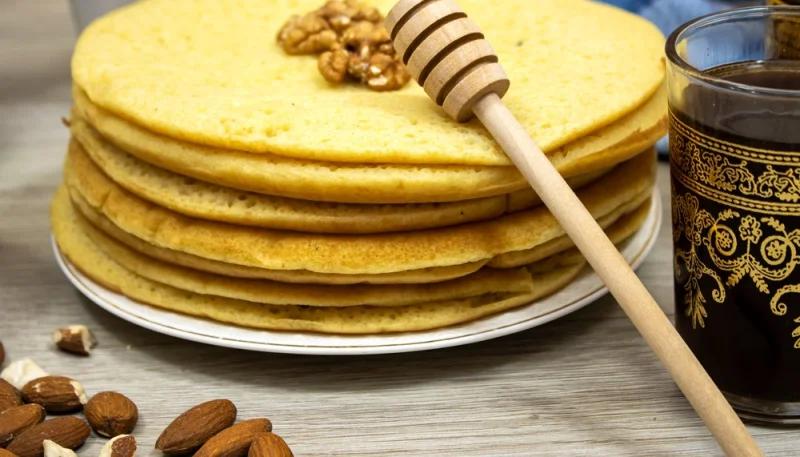 Crêpe miel et amandes et noix