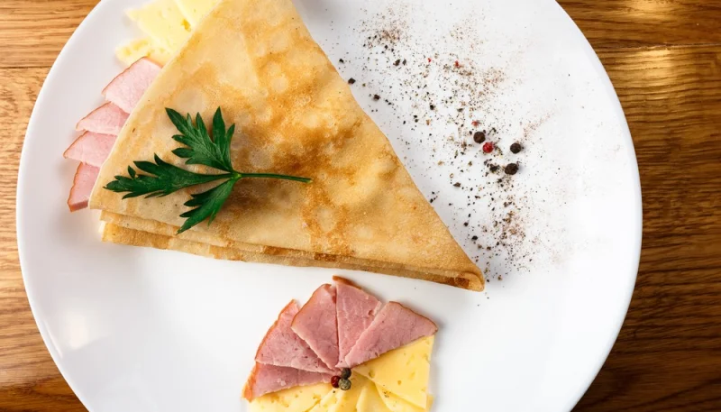 Gâteau de crêpes au jambon