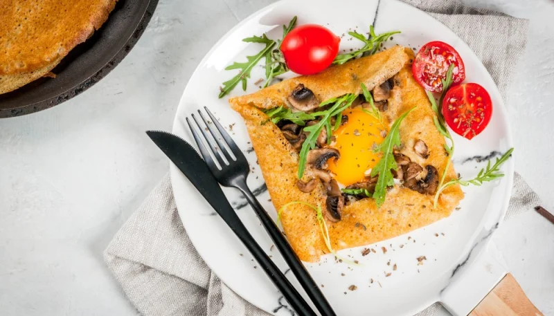 Crêpes bretonnes aux champignons et œufs