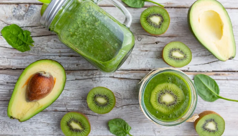 Smoothie kiwi avocat et menthe
