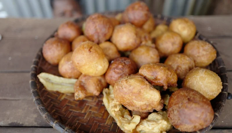 Acras de banane au coco