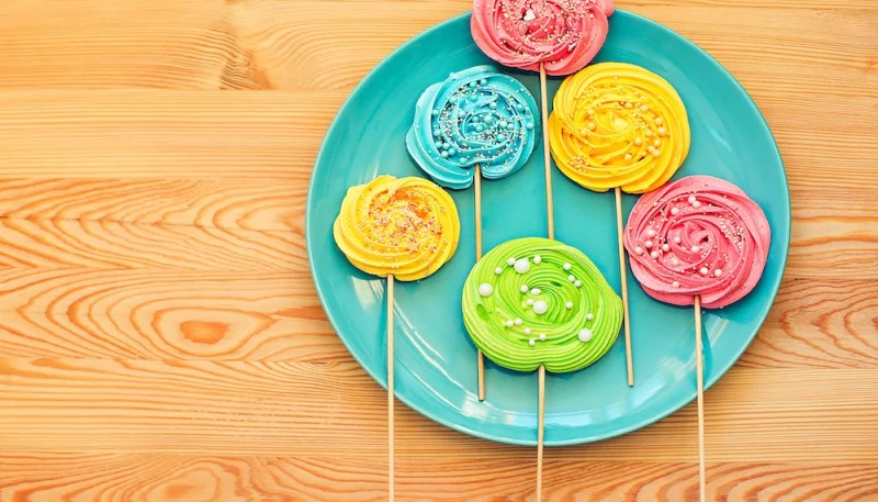 Meringues sucettes de Carnaval