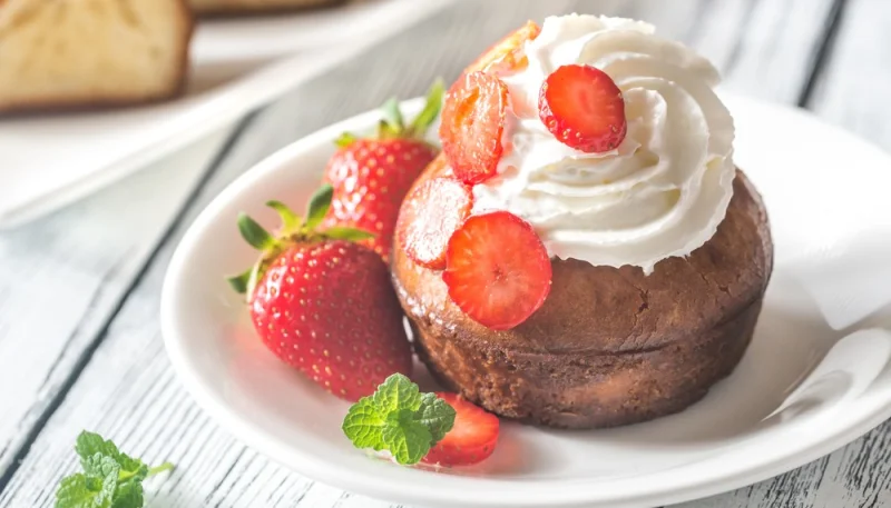 Babas au rhum aux fraises