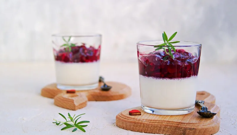 Mousse à la ricotta et compotée de cerises