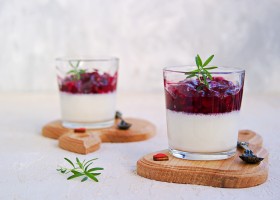 Mousse à la ricotta et compotée de cerises