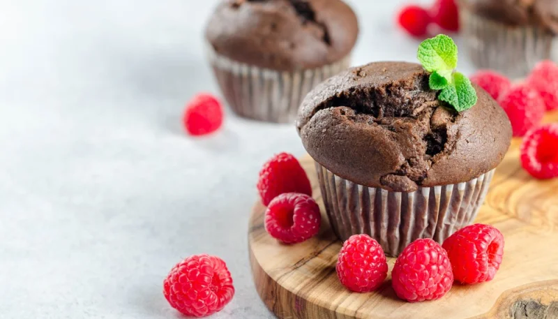 Muffins au chocolat et cœur framboise