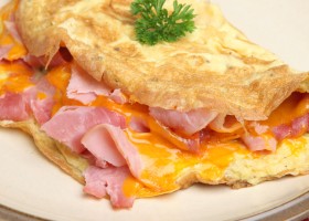 Omelette jambon fromage