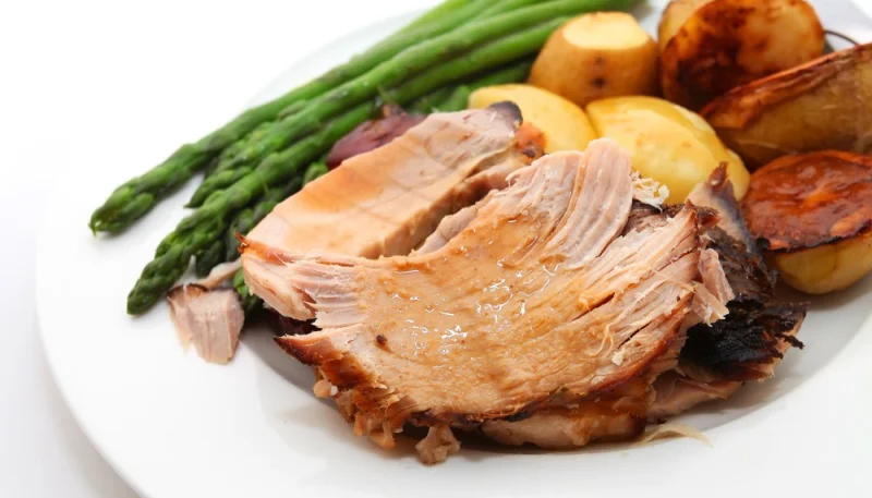 Rôti de porc aux asperges et pommes de terre
