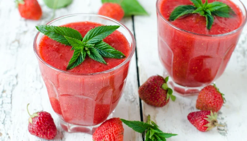Smoothie à la fraise et à la menthe