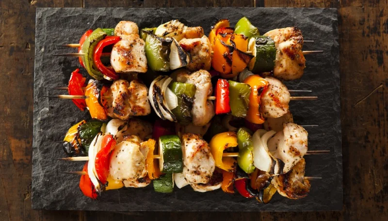 Brochettes de poulet au four