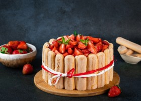 Charlotte aux fraises au fromage blanc