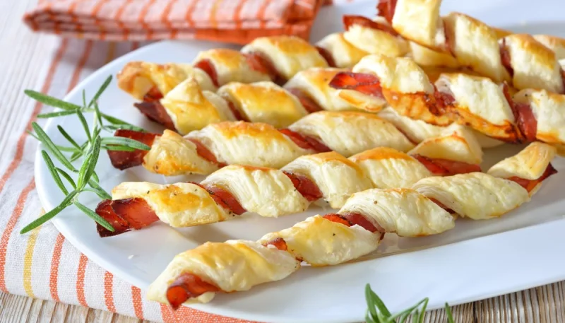 Feuilletés au jambon cru et aux fines herbes