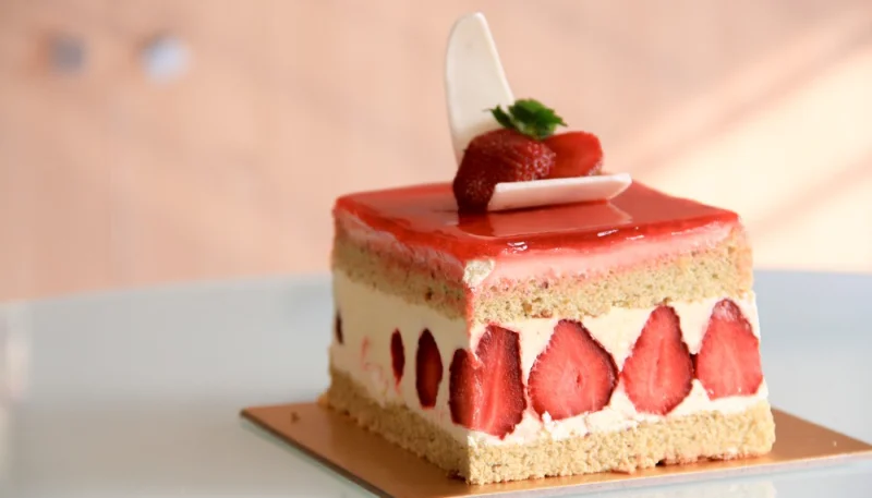 Layer cake fraisier