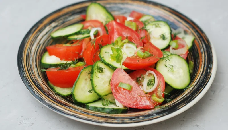 Salade concombre tomate