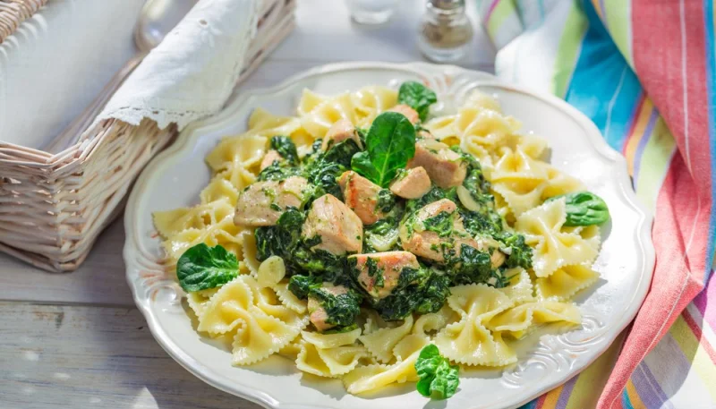 Pâtes au poulet et aux épinards