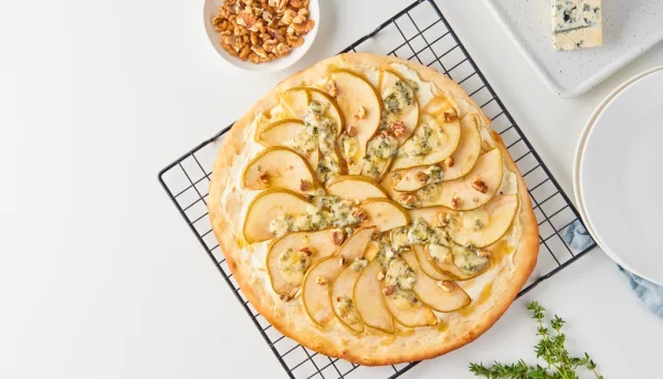 Pizza blanche au fromage bleu et poire