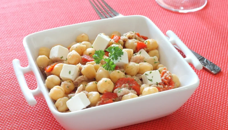 Salade de pois chiche au thon et feta