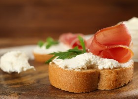 Tartine de Boursin au jambon de pays