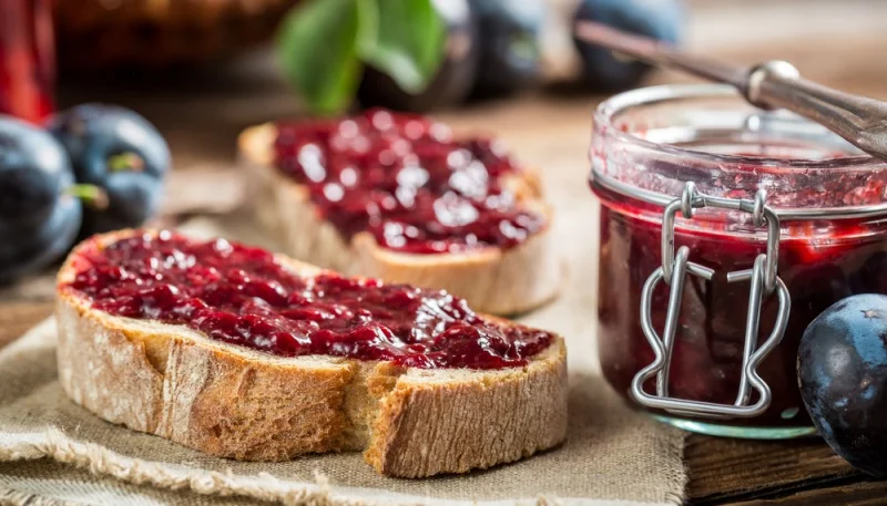 Confiture de prunes rouges
