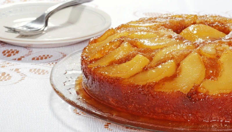 Gâteau moelleux au rhum et aux poires