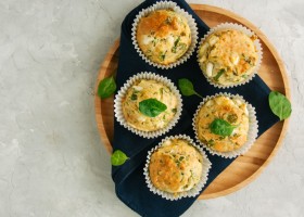 Muffins courgette feta
