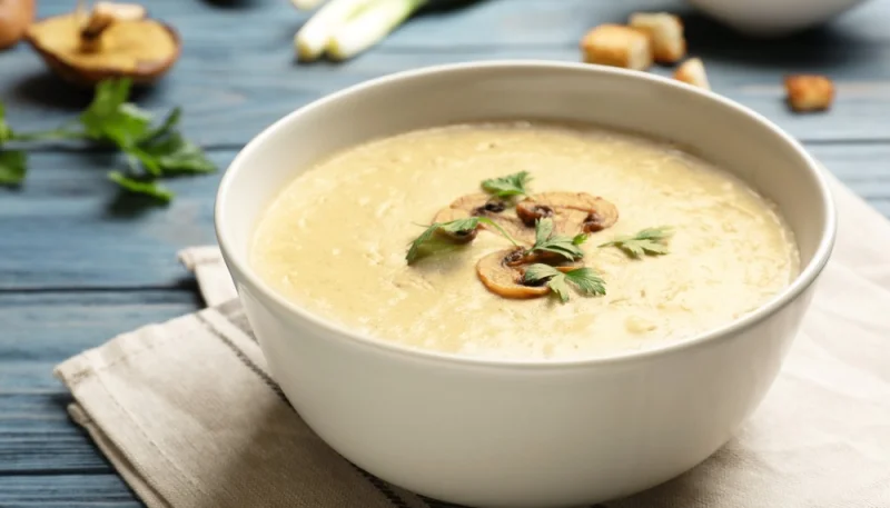 Velouté de champignons de Paris à la sauge