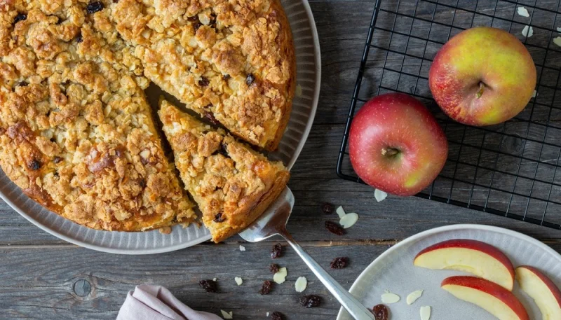 Crumble aux pommes et palets bretons