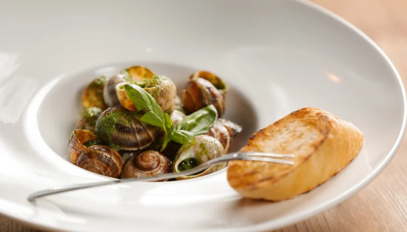 Escargots au beurre persillé