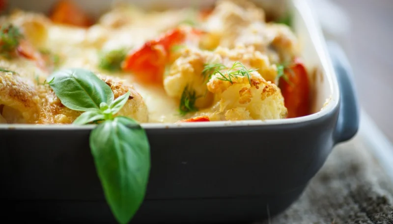 Gratin de chou-fleur, tomate et cheddar