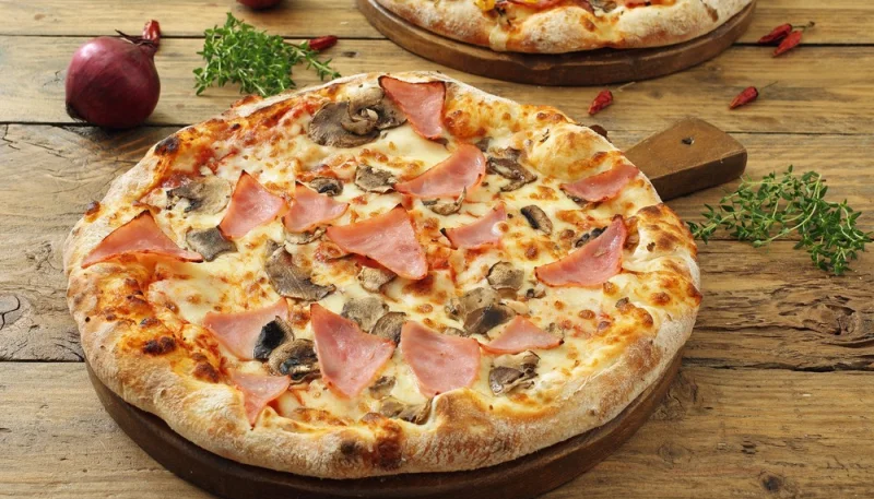 Pizza jambon champignons