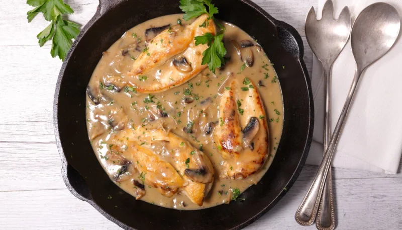Blanc de poulet sauce moutarde champignons