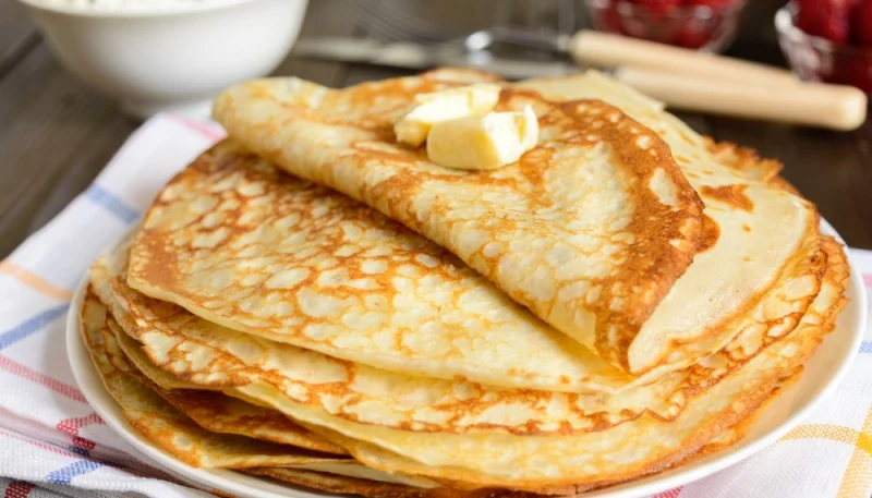 Pâte à crêpes sans oeufs : par quoi les remplacer ?