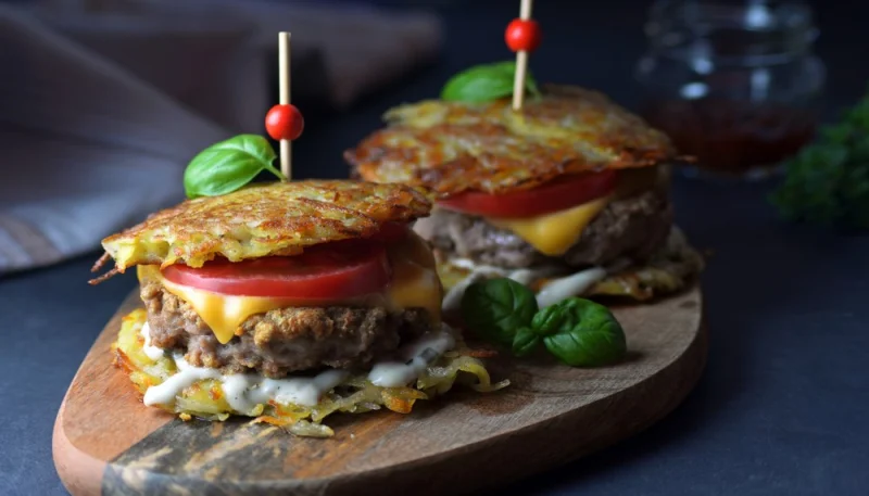 Burger aux galettes de pommes de terre