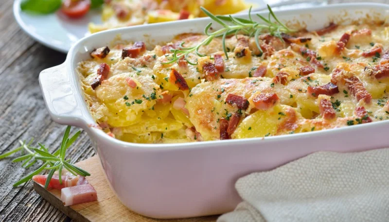 Gratin de pommes de terre boulangères aux lardons
