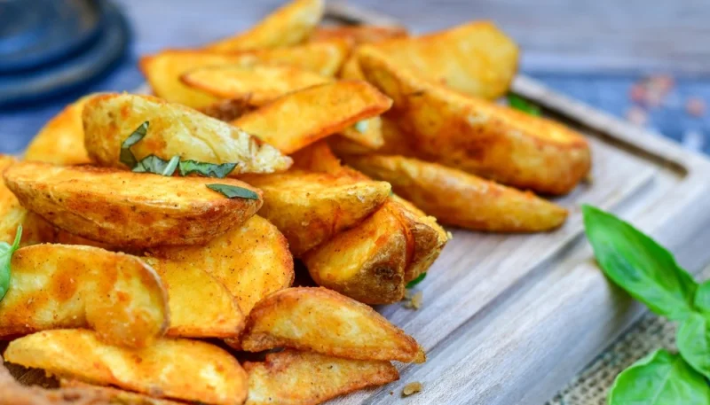 Pommes de terre au thym et curcuma au four