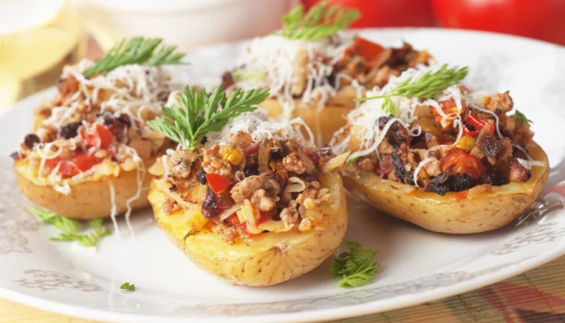 Pommes de terre farcies à la chair à saucisse