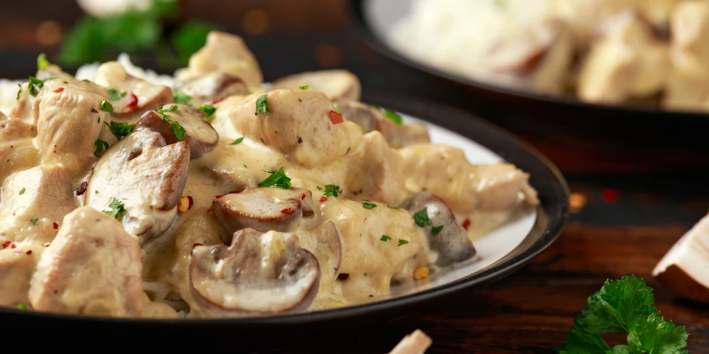 recette-poulet-au-vin-blanc-et-champignons-facile-mes-recettes-faciles