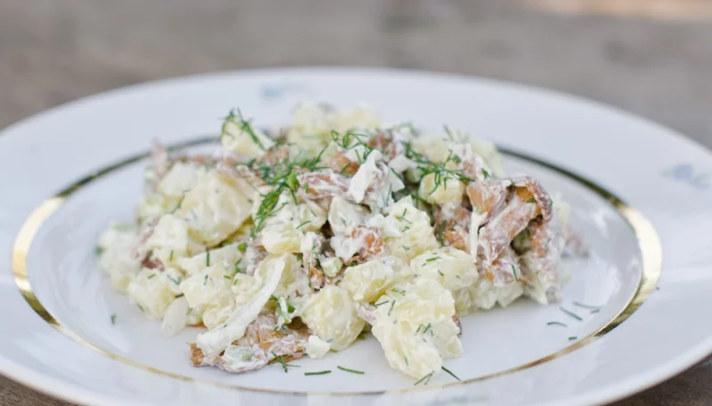Salade de pommes de terre au poulet