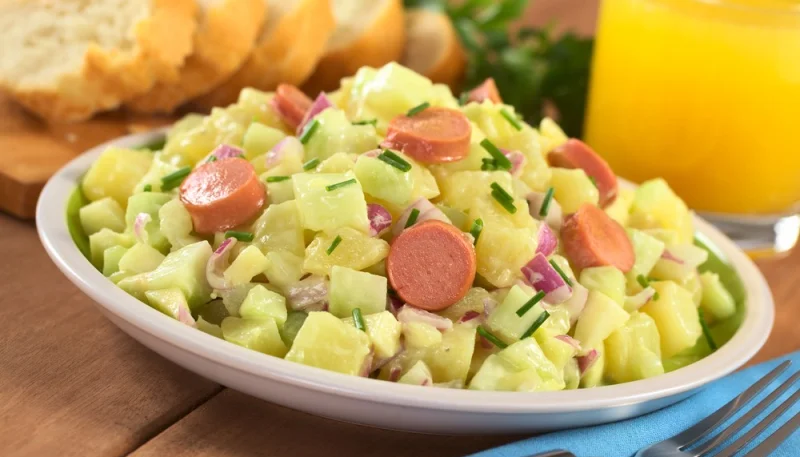 Salade de pommes de terre et knacki