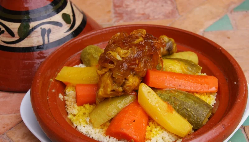 Tajine de poulet aux courgettes et pommes de terre