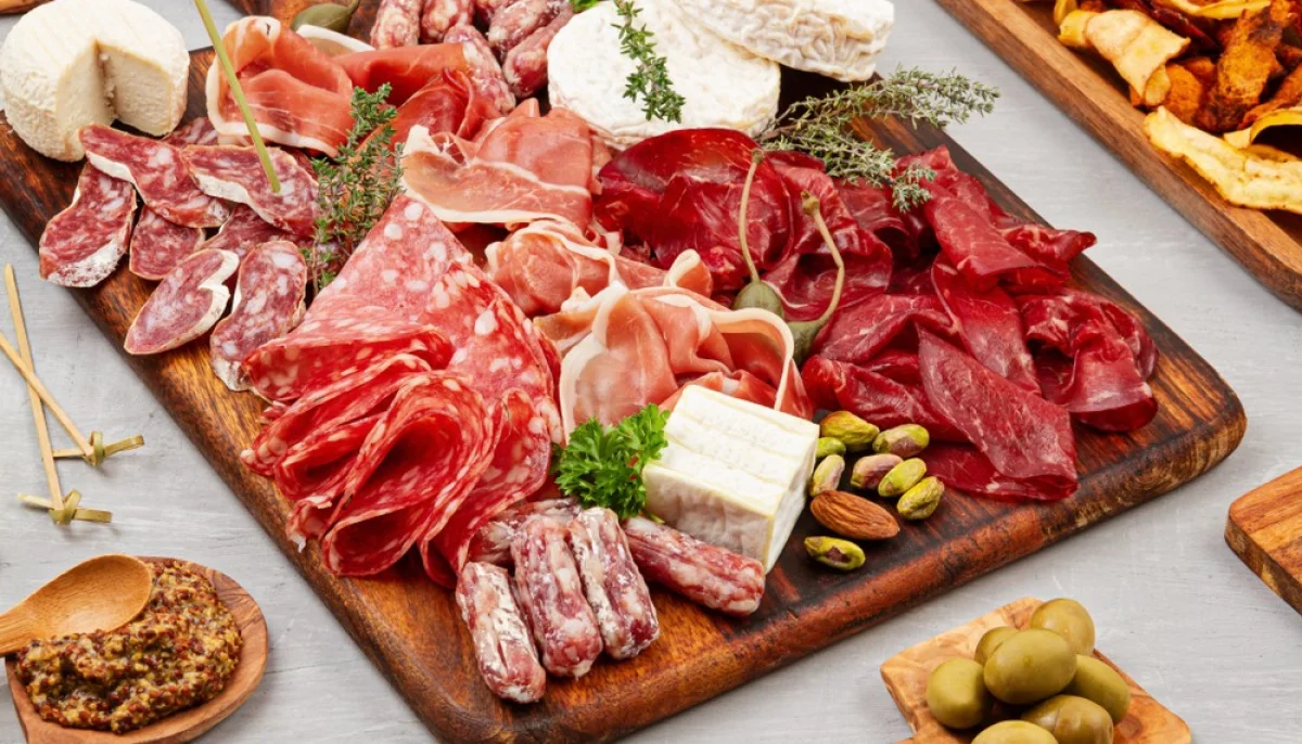 Comment présenter un plateau de charcuterie ?