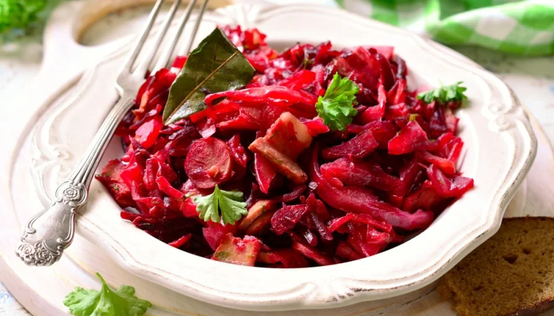 Chou rouge et lardons aux pommes de terre