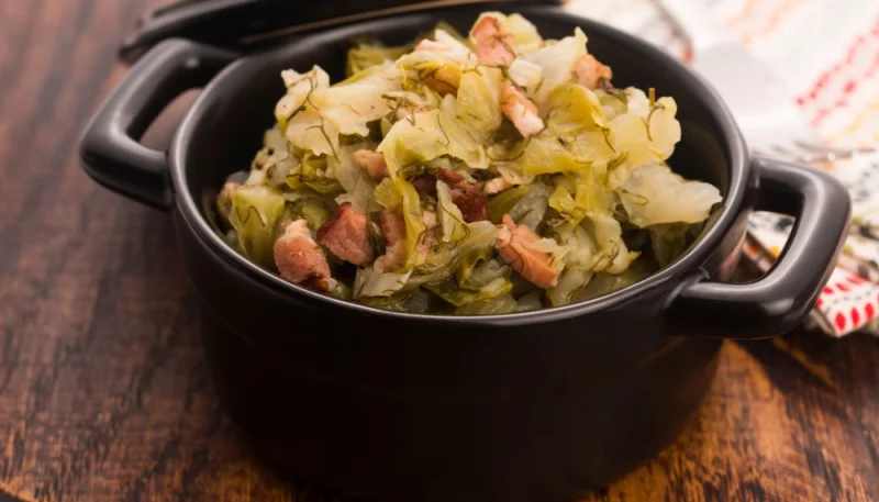 Chou vert aux lardons et pommes de terre  