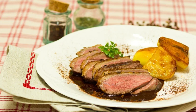 Magrets de canard et pommes de terre au four